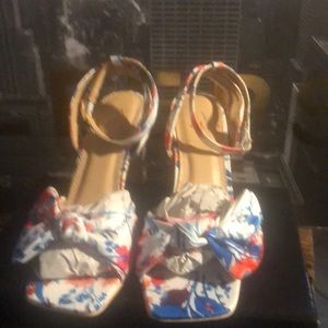 Toe out heels with flowers